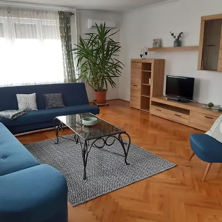 Nikol * Tihany